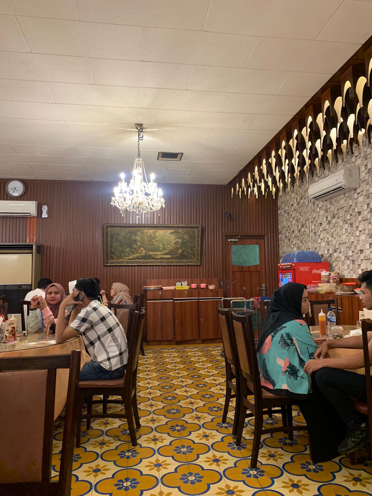 Tip Top, Tempat Kuliner Legendaris Medan Yang Wajib Dikunjungi